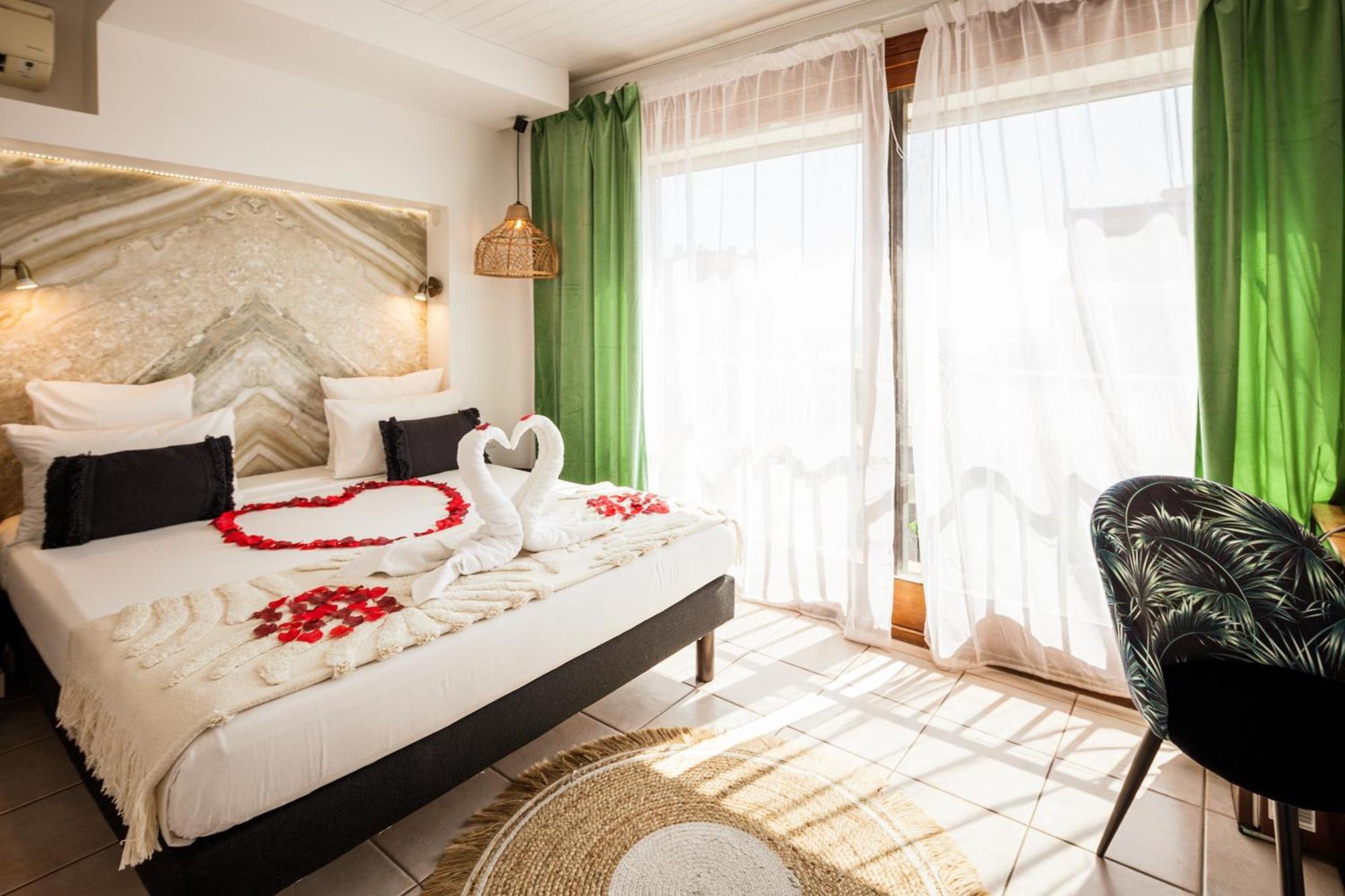Hotel Les Sables - Urban Style - By Logis Hotels กาเนต์-อ็อง-รูสซียง ภายนอก รูปภาพ